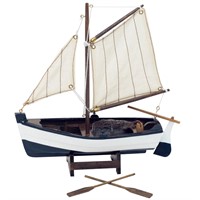 Modell Skuta med segel och åror 22x22 cm